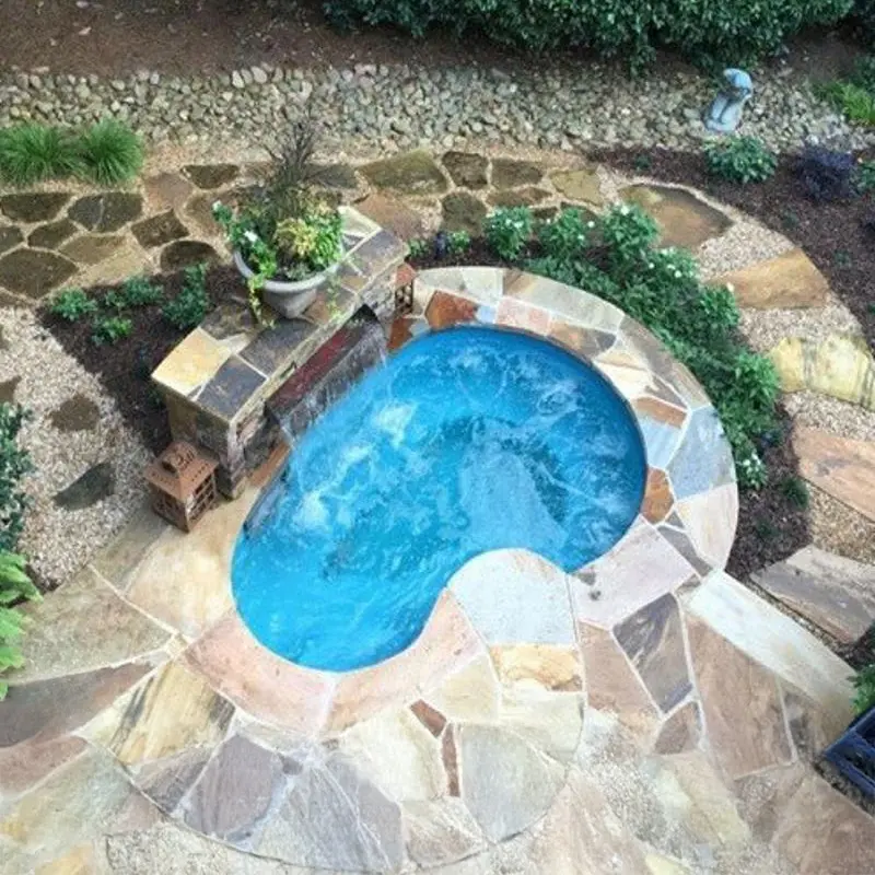 10' x 7' Kidney Spa